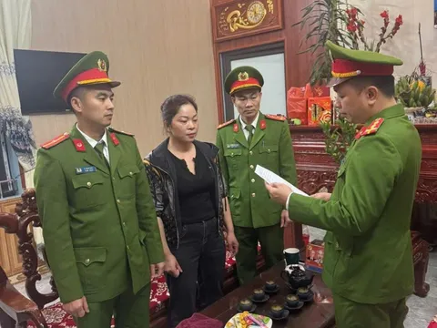 Từ video trên Facebook: Bắt khẩn cấp người phụ nữ chửi bới, giật chìa khóa xe khách đi đền ở Bắc Ninh