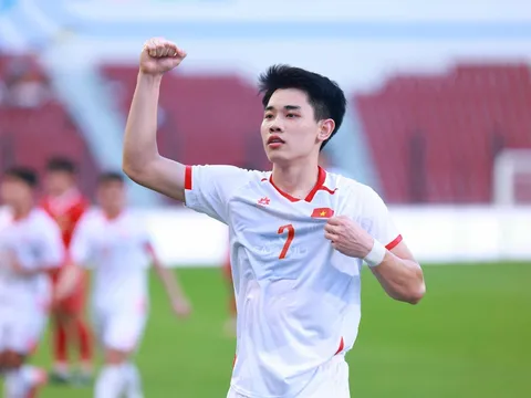 Cú "hat-trick" danh hiệu của Nguyễn Đình Bắc: Khi tài năng sân cỏ vươn tầm biểu tượng trẻ