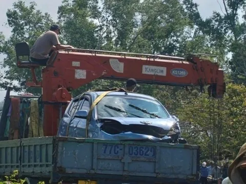 Vụ phát hiện xe ô tô và 2 thi thể dưới kênh: Manh mối từ dấu vết va chạm trên lan can bê tông