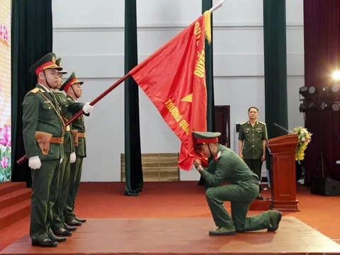 Học viên được hưởng phụ cấp tăng thêm tối đa bằng 250% mức lương hiện hưởng khi tốt nghiệp đào tạo loại gì tại các trường Quân đội theo Nghị định 363?