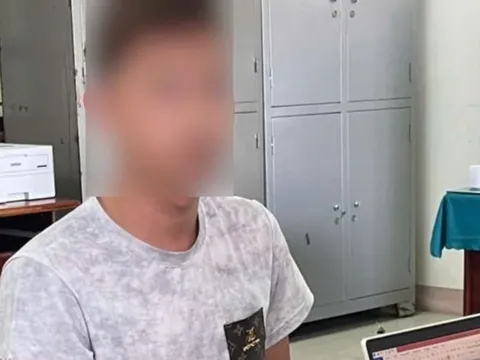 Công an kiểm tra điện thoại, phát hiện chuyện xấu của nam thanh niên 20 tuổi