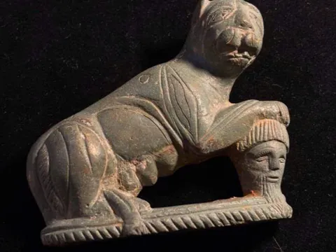 Bí ẩn đằng sau bức tượng La Mã "không ai dám nhìn" vừa lộ diện