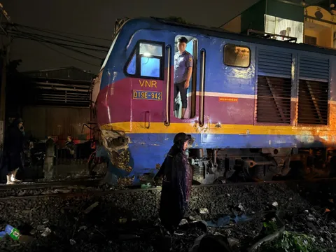 Vụ tàu SE3 đâm xe tải: Nguyên nhân khiến tài xế xe tải trả giá bằng tai nạn thảm khốc