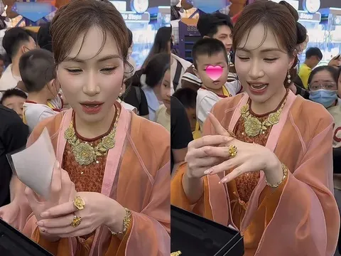 Hòa Minzy gây choáng khi được fan tặng "khối tài sản khủng" ngay trên sân khấu: Thực hư 6 cây vàng là thế nào?