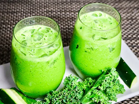 Loại rau lá xoăn được ví như “mỹ phẩm từ căn bếp” từng là hàng nhập đắt đỏ nay thành bí quyết trong tủ lạnh của nhiều chị em