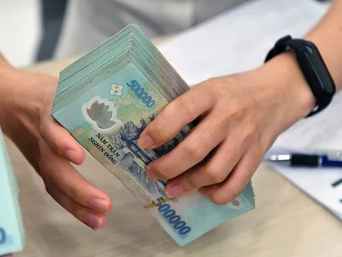 Người có thu nhập trên 9 triệu/ tháng phải nộp 2 bản đăng ký người phụ thuộc để được giảm trừ gia cảnh, cụ thể thế nào?