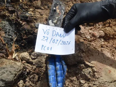 Diễn biến vụ thi thể cháy đen trong bãi đất hoang ở TP.HCM: Hiện trường với nhiều dấu vết bất thường