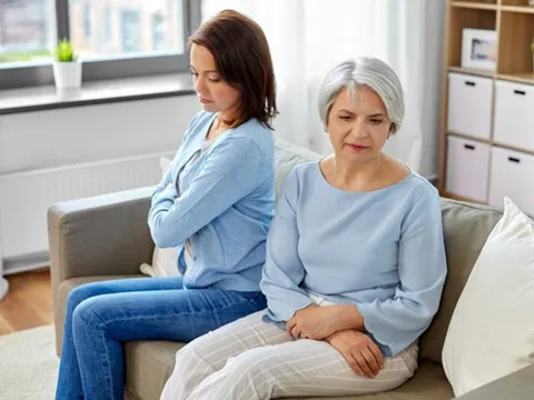 Bị mẹ chồng nói “chỉ là người ngoài” trước họ hàng, nàng dâu đáp lại một câu khiến cả nhà im lặng