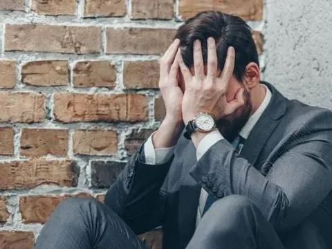 Từng gửi tiền cho tôi suốt 4 năm đại học, cô ấy chia tay đúng lúc tôi có việc, cuộc gặp trong khách sạn khiến tôi chết lặng