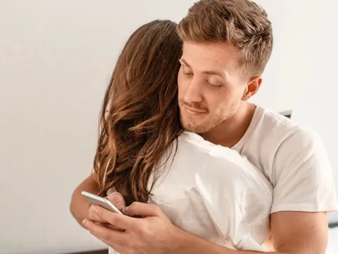 Chồng tôi muốn yêu tôi 80% và giữ 20% cho người khác, câu trả lời của tôi khiến anh sững sờ