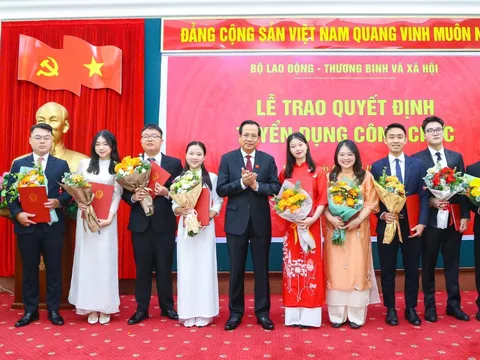 Thống nhất ngay từ 01/03/2026 xếp lương mới cho người hưởng lương tại bảng lương CBCCVC khi được tuyển dụng vào làm công chức ra sao?