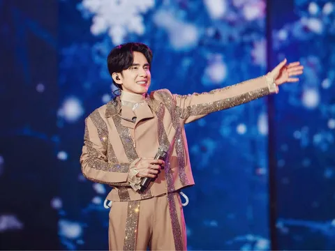 Đan Trường bay nửa vòng trái đất từ Mỹ về Việt Nam góp mặt trong show "Anh em bốn bể một nhà"