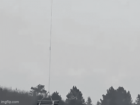 Drone chở quan tài nặng gần 500kg lên núi an táng, giá gần 40 triệu/chuyến