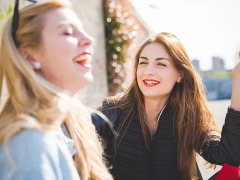 Vì sao phụ nữ càng thông minh đôi khi càng biết “giả ngốc”? Người xưa đã nói rất rõ