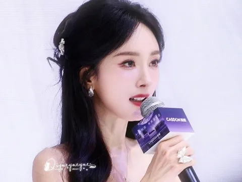 Netizen "đứng hình" trước nhan sắc đời thực của Dương Mịch: Có thật là đã U40?