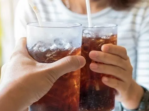 Uống thứ này thay nước mỗi ngày, cậu bé mắc ung thư giai đoạn cuối: Lời cảnh báo đanh thép từ các chuyên gia