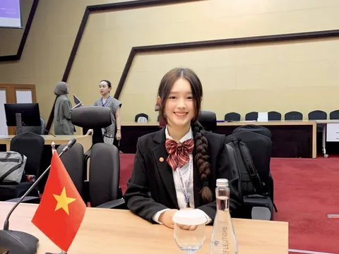 Không cần "vạch đích": Con gái tài xế xe tải khiến Harvard phải gọi tên ở tuổi 22