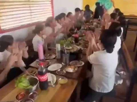 Bếp ga phát nổ ngay trên bàn tiệc, 11 học sinh thương vong: Hiện trường kinh hoàng