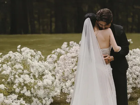 Từ tuổi thơ bán vé số đến sao V-pop: Hành trình nhiều thăng trầm của nam ca sĩ cưới mẹ đơn thân 2 con với câu ngôn tình nổi tiếng: “Kiếp sau em có muốn làm vợ anh không?”