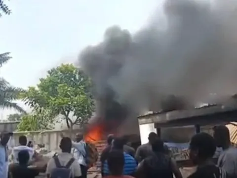 Vụ máy bay rơi xuống trường mầm non, 2 người thiệt mạng: Nhân chứng nói gì?