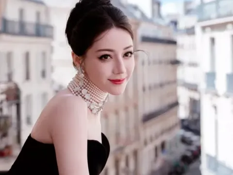 Liên tiếp vắng mặt sự kiện lớn, Địch Lệ Nhiệt Ba đang ở đâu?