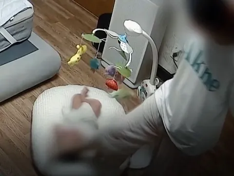 Phẫn nộ mẹ bạo hành con 4 tháng tuổi đến chết: Không thể tin đó là hành vi của con người