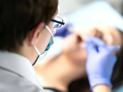 Người phụ nữ tử vong sau khi nhổ răng tại phòng khám tư nhân, chủ phòng khám bỏ trốn