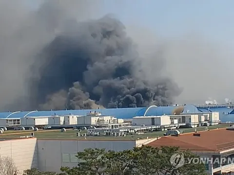 Cháy kinh hoàng tại nhà máy phụ tùng ô tô ở Hàn Quốc, 50 người bị thương: Cảnh báo số người thương vong có thể còn tăng