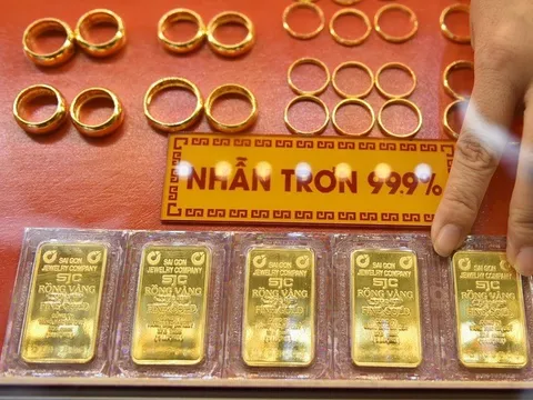 Giá vàng chiều 21/3: Vàng thế giới “bốc hơi” mạnh nhất 15 năm, cụ thể giá giảm ra sao?