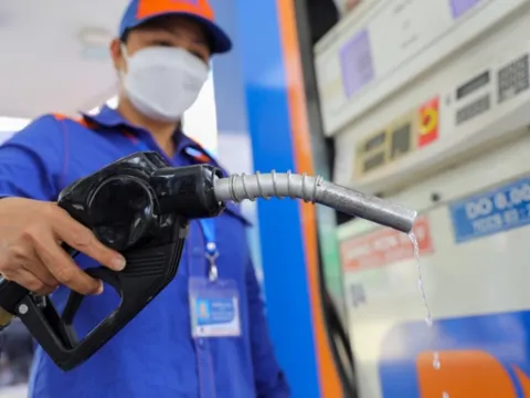 Giá xăng dầu ngày 22/3: Căng thẳng Trung Đông đẩy giá dầu thế giới lên cao, giá trong nước ra sao?