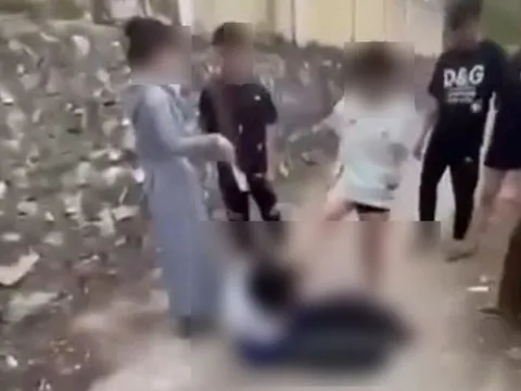 Công an vào cuộc vụ nữ sinh bị đánh hội đồng dã man đến bất tỉnh, nhiều người đứng nhìn gây bức xúc