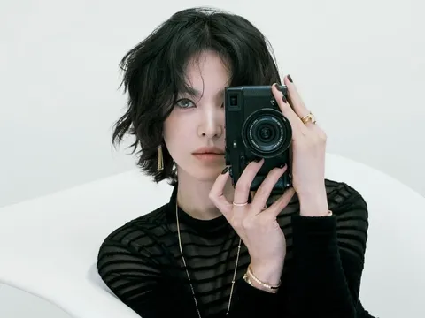 Song Hye Kyo “đáp trả” tin đồn là nguyên nhân khiến hôn nhân với Song Joong Ki đổ vỡ bằng bộ ảnh đẹp chấn động thị giác