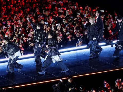 "Seoul 'vỡ trận' ngày BTS tái xuất: 200.000 người đổ xuống đường, tập đoàn HYBE nói gì?