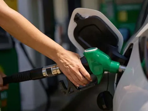 Chiều 23/3: Giá xăng giảm nhưng chưa "dễ thở", thị trường diễn biến ra sao?