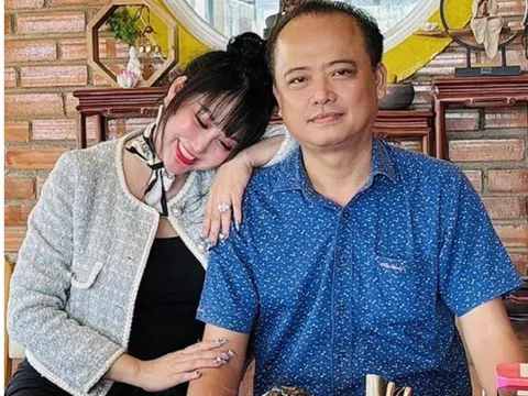 Mẹ đơn thân U50 là nghệ sĩ nổi tiếng, hiện là Phó Viện trưởng hạnh phúc bên chồng đại gia, được chiều như công chúa