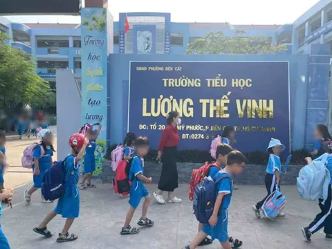 Hàng nghìn phụ huynh sốc khi xem clip học sinh bị “đuổi ra nắng” vì không ăn bán trú: UBND phường Bến Cát lên tiếng