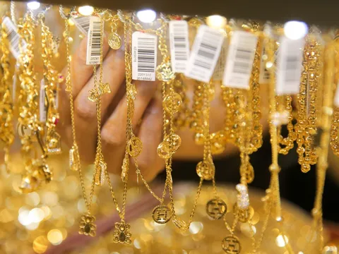 Giá vàng ngày 27/3: Vàng quốc tế rơi tự do, vàng miếng SJC giảm 4,5 triệu đồng/lượng