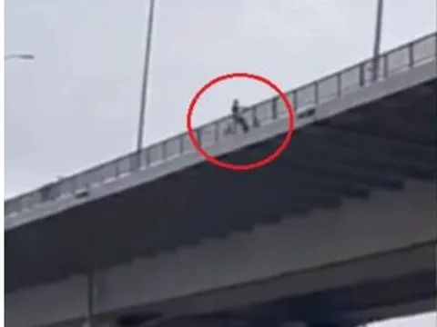 Nữ TikToker 21 tuổi nhảy cầu, khoảnh khắc ám ảnh trước khi nhảy xuống hé lộ nguyên nhân dẫn đến vụ việc đau lòng