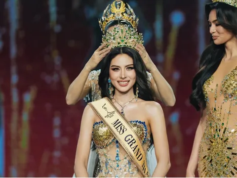 Nhan sắc quyến rũ, học thức đỉnh cao của tân Hoa hậu Hòa bình Thái Lan 2026 gây “bão” mạng
