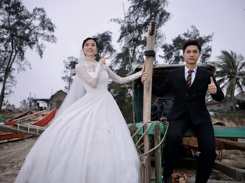Không phải lãng mạn, đây là cách Linh - Lợi (VTV) "quậy đục nước" làng chài trong bộ ảnh cưới
