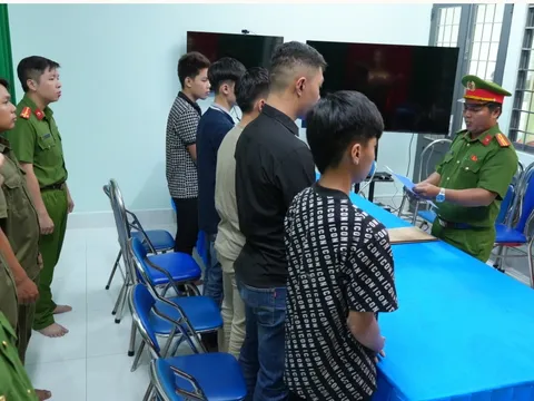 Một hiểu lầm lúc rạng sáng, 8 người vướng vòng lao lý