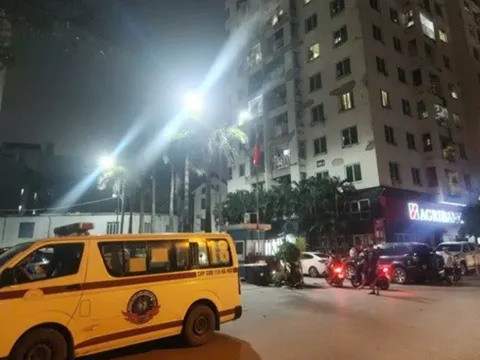 Phong tỏa hiện trường vụ việc nam sinh lớp 10 rơi từ tầng cao chung cư tử vong tại Hà Nội
