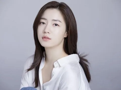 Ryu Hwa Young báo tin hỷ, người hâm mộ "đứng hình" vì tưởng... trò đùa ngày Cá tháng Tư