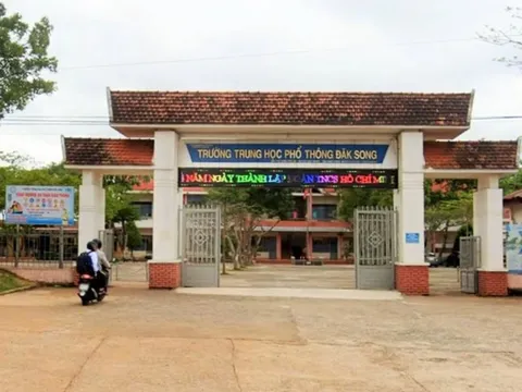 Vụ lộ ảnh nhạy cảm tại Trường THPT Đắk Song: Nữ giáo viên và nhà trường phản ứng thế nào?