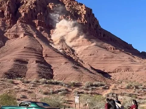 Cô dâu chú rể đứng tim nhìn núi sập: Chỉ chậm vài giây, ngày vui có thể đã thành thảm kịch