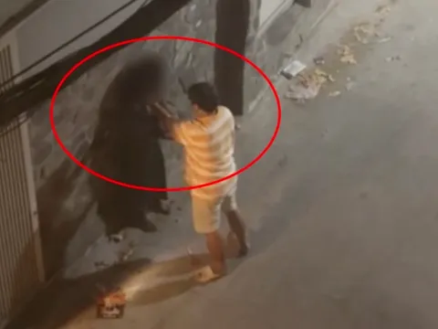 Gã đàn ông bạo hành, giở trò đồi bại giữa hẻm tối ở TP.HCM: Lộ diện danh tính nghi phạm