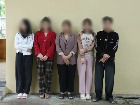 Bắt hotgirl cầm đầu đường dây livestream khiêu dâm: Những chi tiết gây sốc vừa được công an tiết lộ