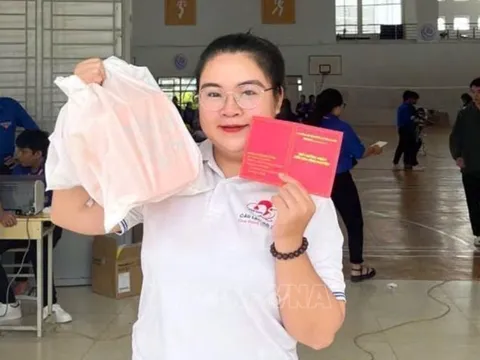 Chứng kiến bạn suýt mất mạng, nữ sinh thay đổi suy nghĩ và 14 lần làm điều đáng ngưỡng mộ