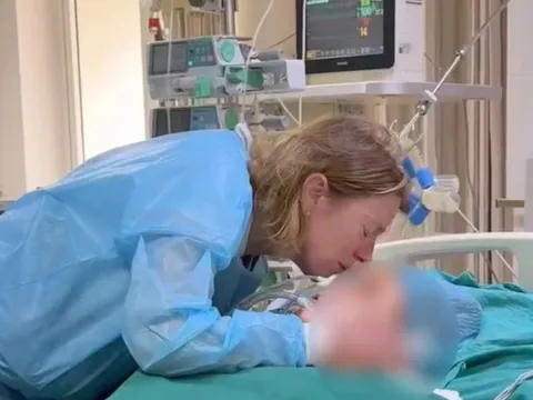 Thiếu nữ 19 tuổi người Anh hiến tạng cứu sống 3 người Việt Nam: Xúc động hình ảnh người mẹ hôn con gái lần cuối