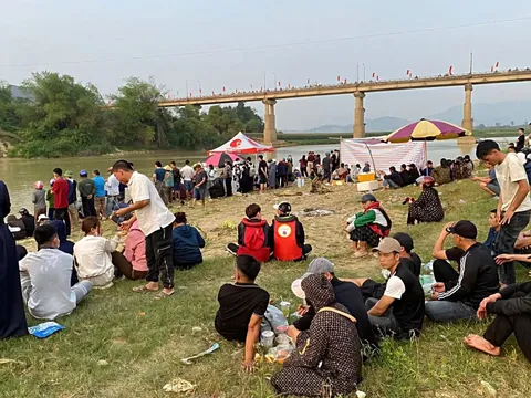 Cô gái để lại ô tô trên cầu Rỏi rồi nhảy xuống sông Con được tìm thấy ở đâu mà ai biết cũng đau lòng?